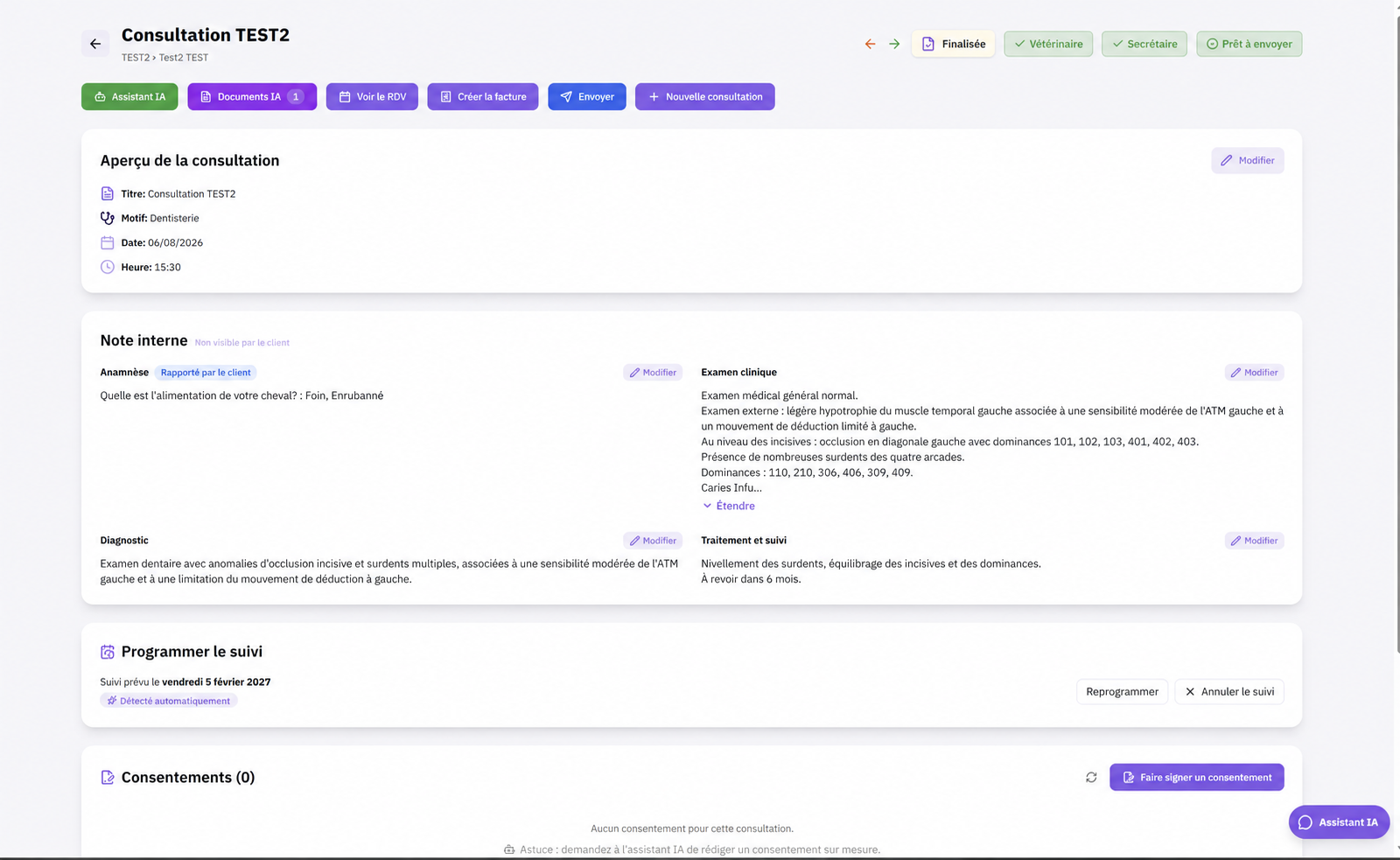 Vue de consultation InnoVet Tech avec notes cliniques, suivi, consentements et statuts vétérinaire et secrétaire.